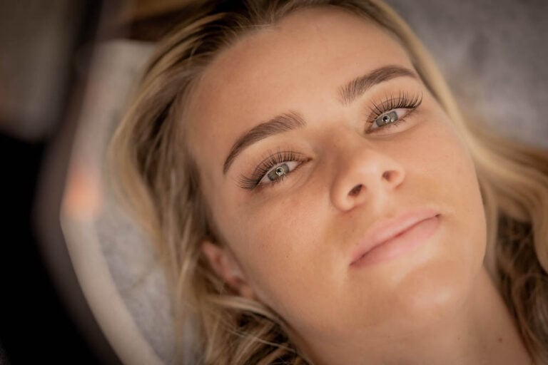 En beauty fashion ringlight model brand photoshoot kyttn auckland 768x512